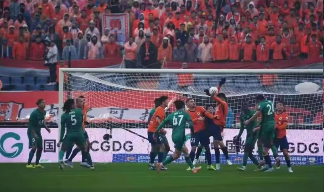 北京pk10计划-京鲁大战漏判点球？多位媒体人：主裁没看见能理解 VAR也不介入